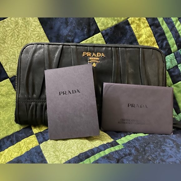 PRADA COA Nappa Gaufre Black Leather Roughed Clutch/Wallet - Picture 5 of 15